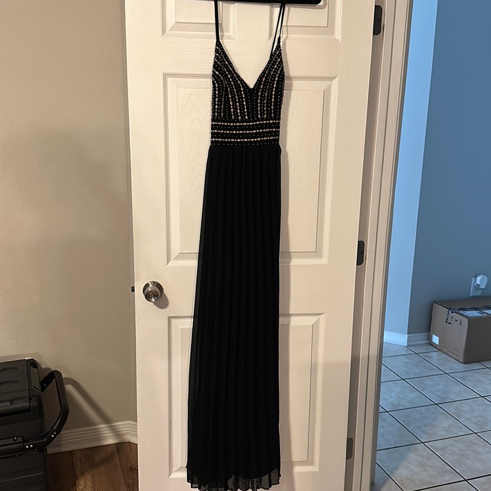 Lulu’s black and gold dress